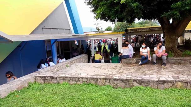 Escuelas Resguardan A Estudiantes Por Balacera En Orizaba Video