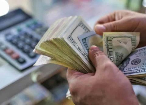 Peso se fortalece cotiza 19 67 por dólar