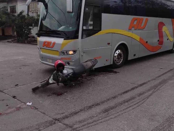 Motociclista Se Impacta Contra Autob S De Pasajeros En Tierra Blanca