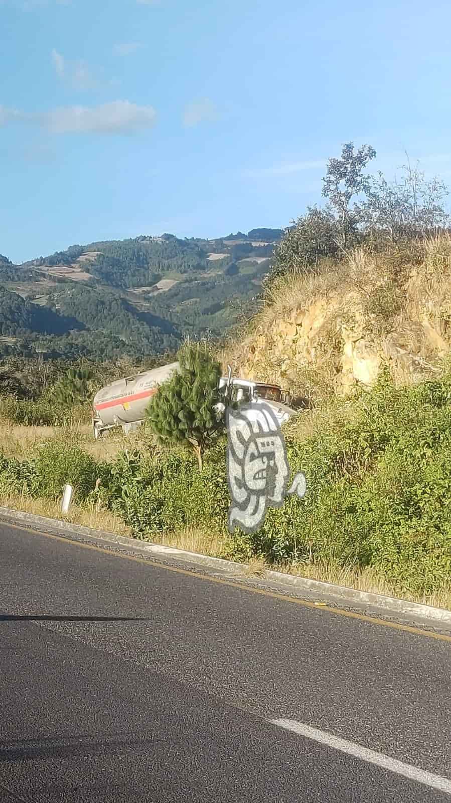 Tráiler se quedó sin frenos en cumbres de Maltrata