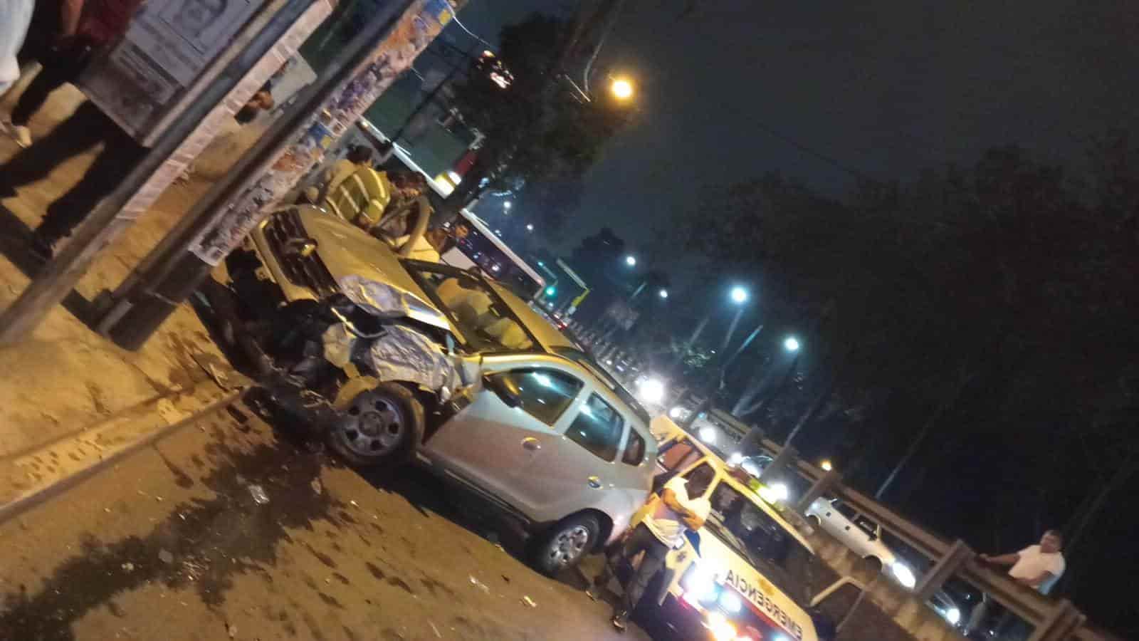 Camioneta Choca Contra Poste En Xalapa