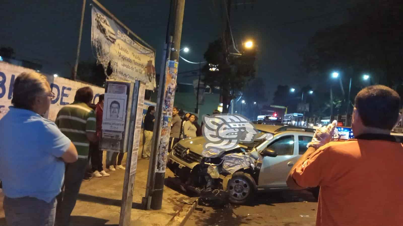 Camioneta Choca Contra Poste En Xalapa