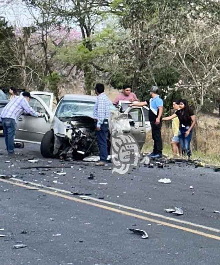 Choque frontal dejó una persona prensada