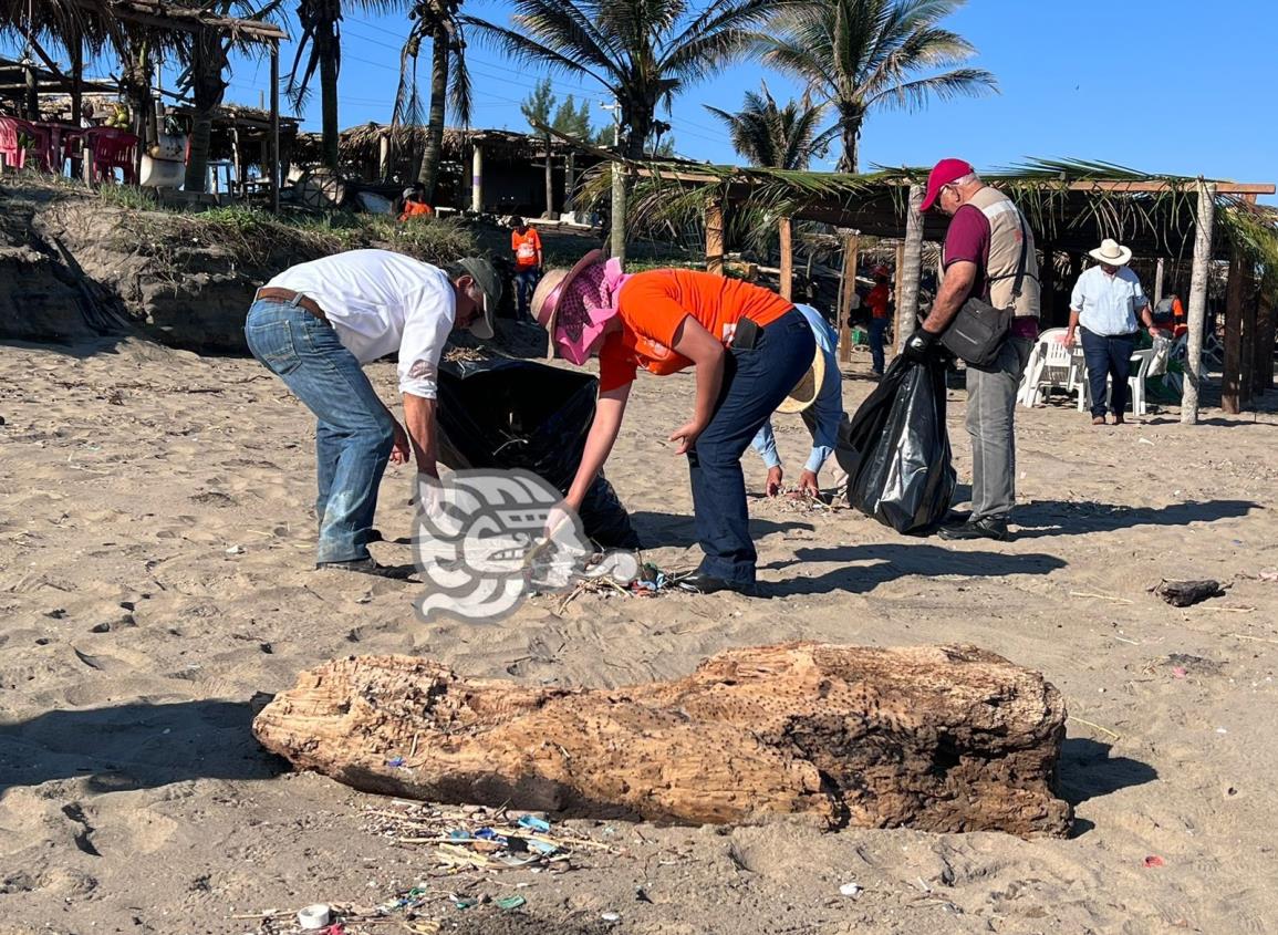 M S De Una Tonelada De Basura En Playa De Agua Dulce