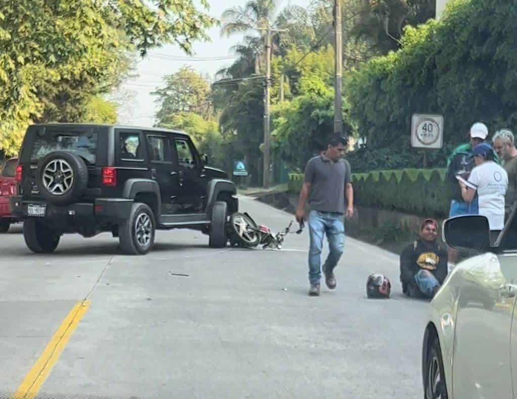 Moto Choca Contra Camioneta En Carretera Xalapa Coatepec