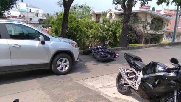 Sin Medir Distancia Camioneta Choca Contra Moto En Xalapa