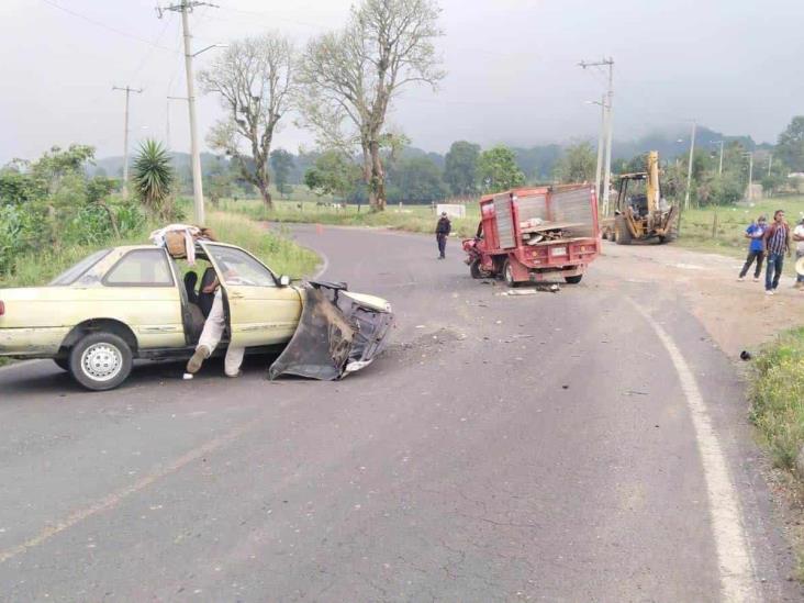 Chocan Auto Y Camioneta En La Naolinco Acatl N