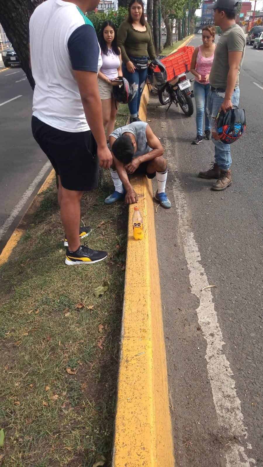 Ebrio Motociclista Cae Sobre Avenida Ruiz Cortines En Xalapa