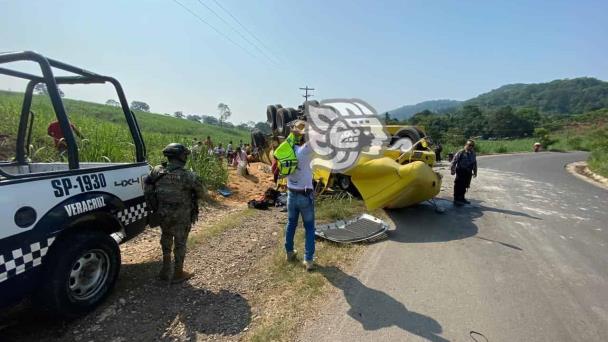 Vuelca Tr Iler Con Az Car En Omealca Se Roban La Carga