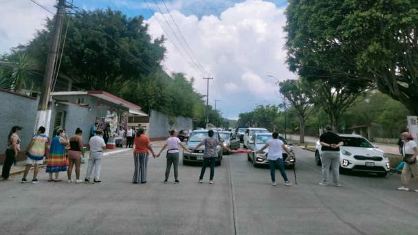 En Lomas Verdes Con Cadena Humana Bloquean Xalapa