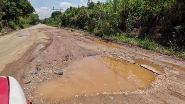 Rehabilitación en tramo carretero Villa del Espíritu Santo Nanchital