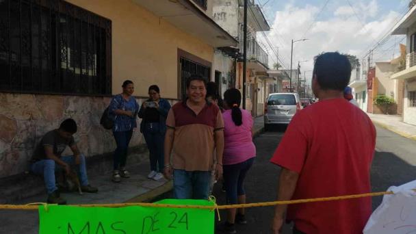 Por Falta De Luz Habitantes Realizan Bloqueo En Calles De Orizaba