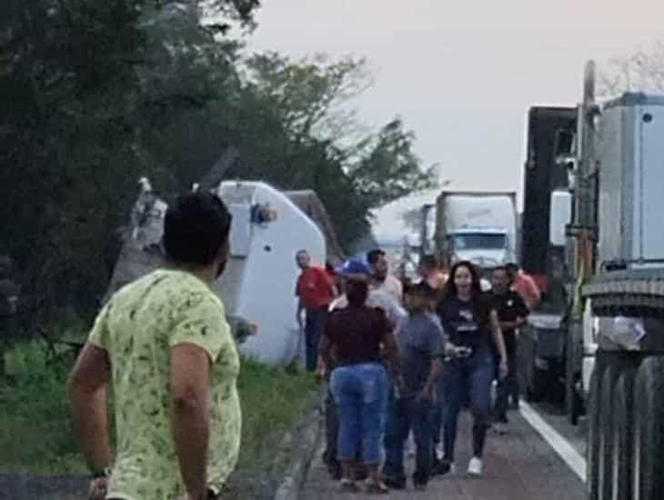 Conductor de un tráiler perdió la vida en accidente vehicular