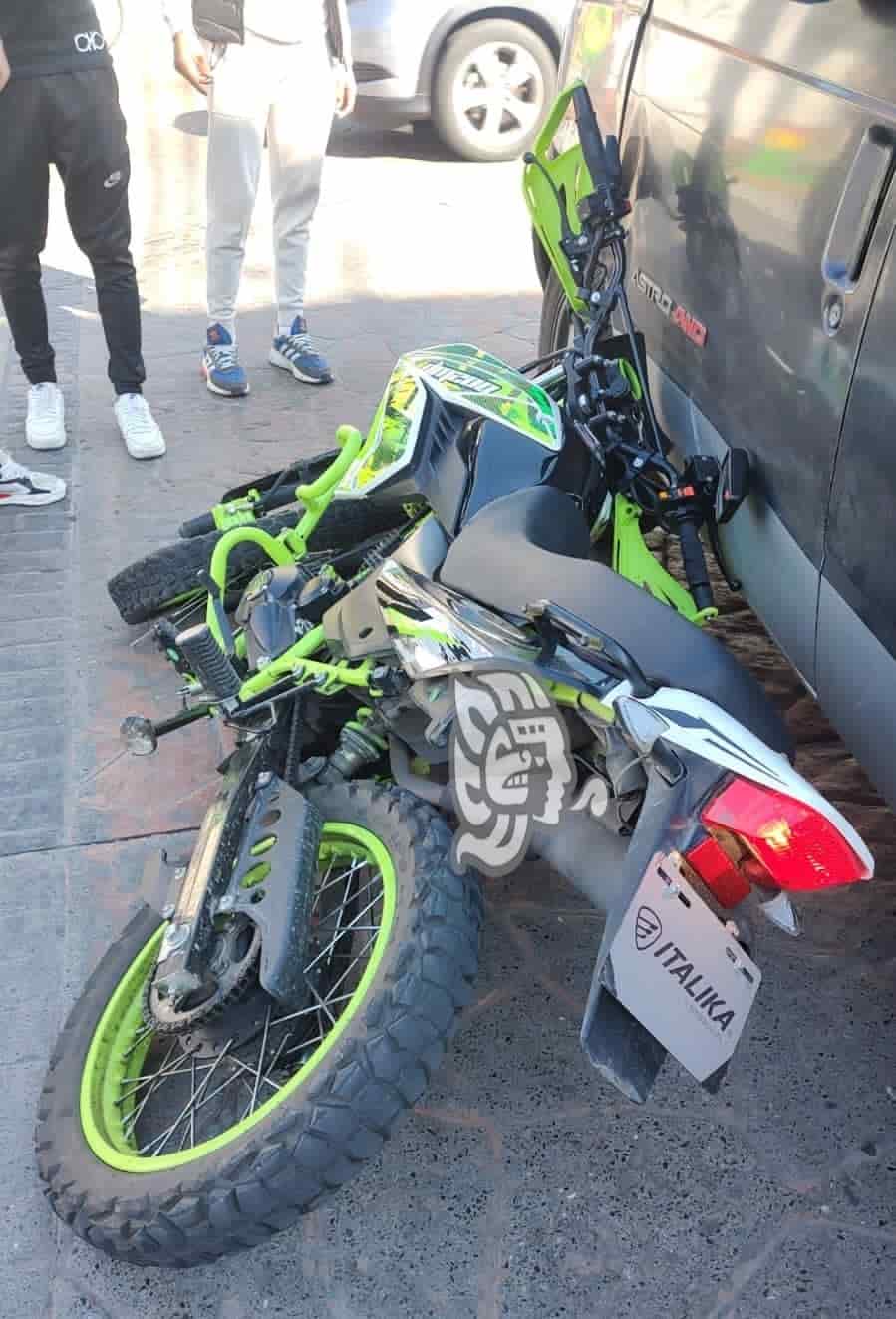 En Río Blanco joven lesionada en choque de motocicleta y camioneta