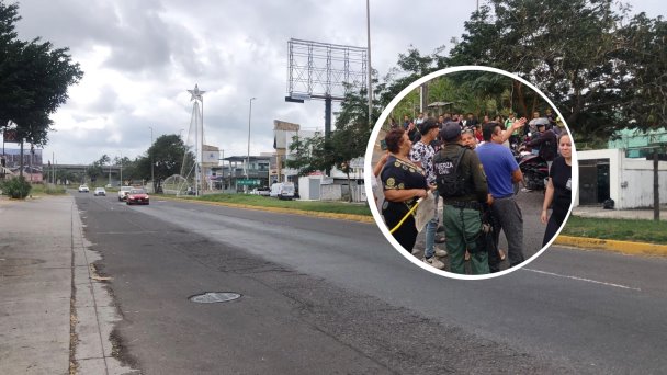 Liberan carretera Antón Lizardo tras bloqueo por vecinos