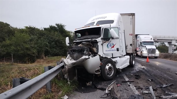 Tras Choque Se Incendia Autob S De Turismo En Autopista Tierra Blanca