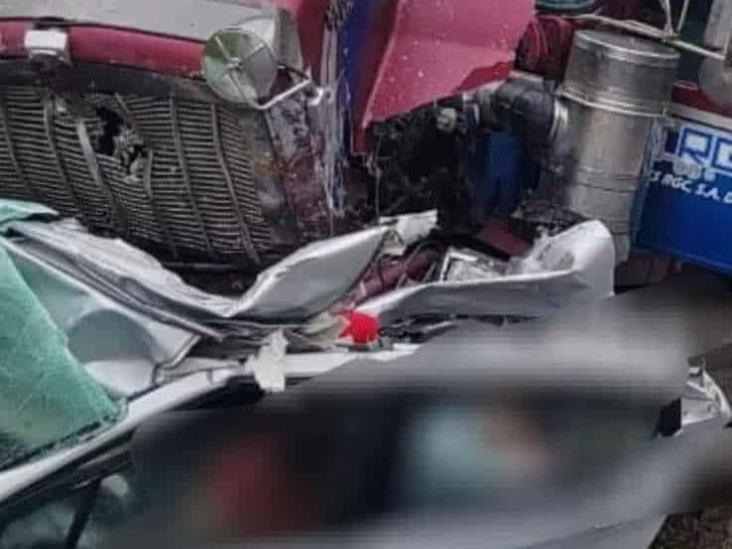 Trágico domingo Familia muere aplastada por tráiler en carretera de