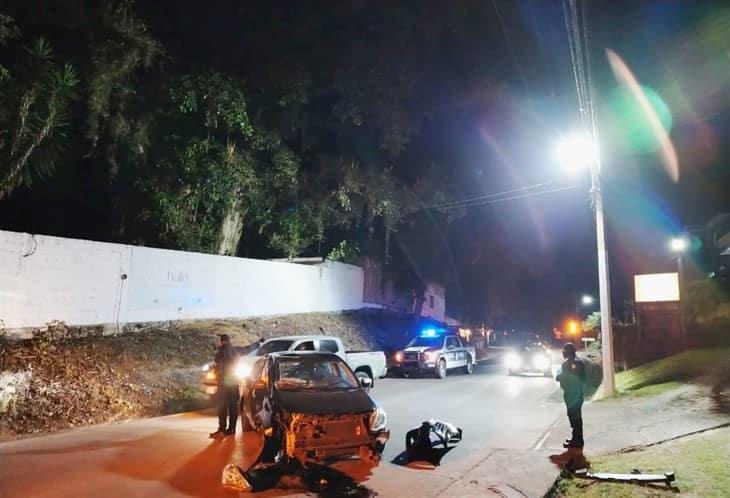 Choca Su Auto Y Lo Abandona En La Carretera Xalapa Coatepec