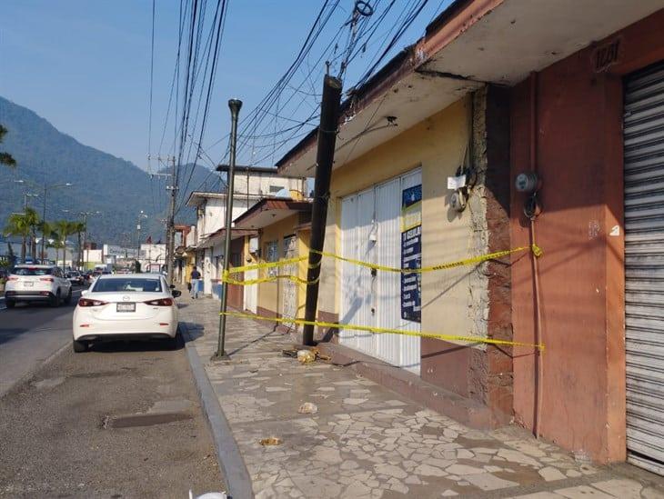 Auto Choca Contra Taxi Y Derriba Un Poste En Colonia De Orizaba