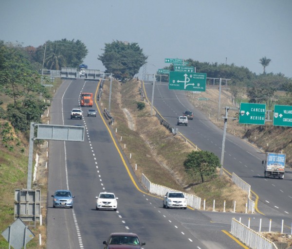 Propone AMLO crear comités para renovar carreteras de Veracruz