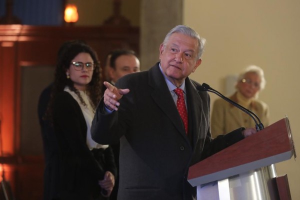 No aumentará la gasolina, asegura López Obrador