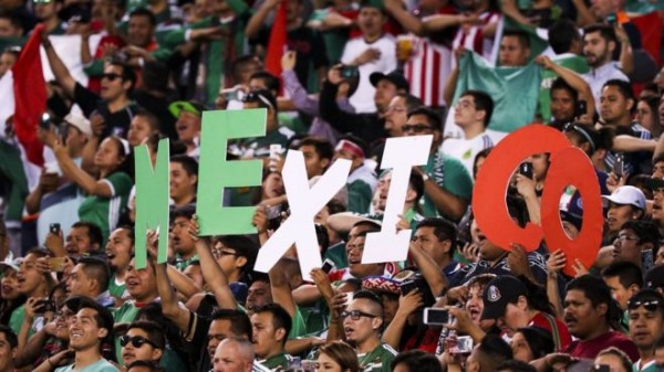 Expulsan a 30 aficionados por grito homofóbico en el México-Panamá