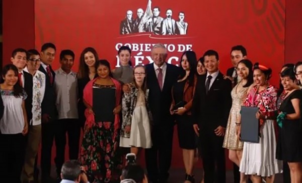 Bibi recibe Premio Nacional de la Juventud 2019