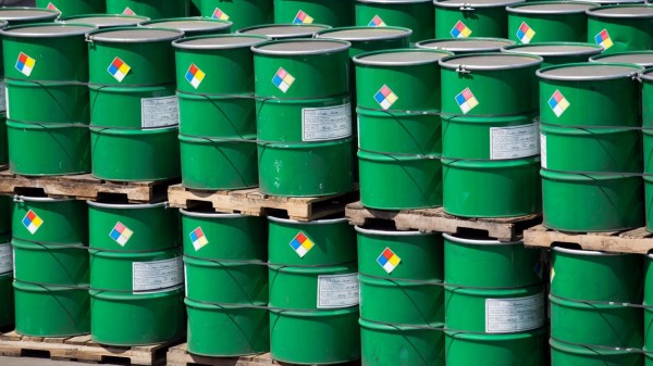 Pemex bajaría exportación de crudo para lograr metas de refinación: Sener
