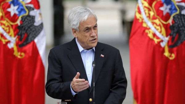 Presidente de Chile pide la renuncia de su gabinete