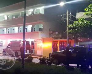 Hombre muere apuñalado en Coatzacoalcos; agresor cayó de tercer piso