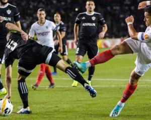 Chicharito y Sevilla siguen invictos en Europa League