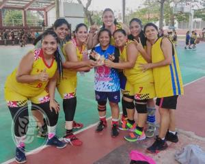 Queens y Spartans conquistan Torneo Navideño de basquetbol