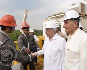 Visita AMLO nuevo yacimiento de petróleo hallado en Tabasco