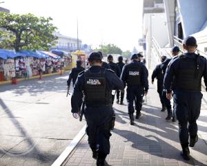 Recorren policías municipales el centro de Coatzacoalcos