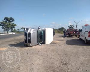 Ingeniero sufre volcadura en carretera Sayula – Aguilera