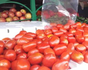 Hasta en 55 pesos se cotiza el tomate en Minatitlán