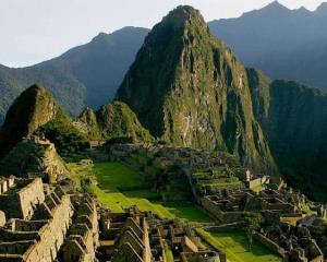 Turistas argentinos fueron detenidos por defecar y provocar daños en Machu Pichu