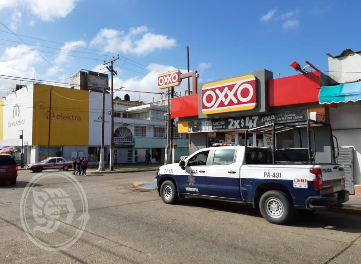 Delincuentes asaltan dos tiendas Oxxo en menos de 1 hora