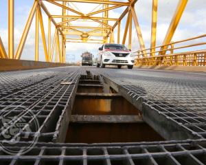 Pese a mantenimiento, puente Coatza uno presenta severos daños