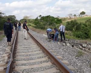 Encuentran cuerpo a un costado de vías férreas en San Juan