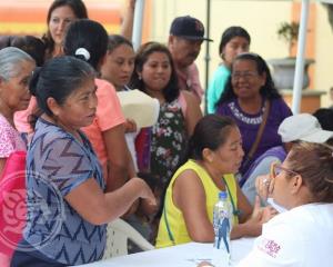 En Ixhuatlán, acuden ciudadanos a aprovechar servicios de jornada itinerante del RC