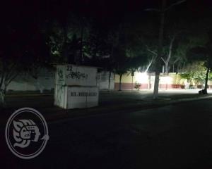 Fallan lámparas de LED frente a escuela secundaria de Coatzacoalcos