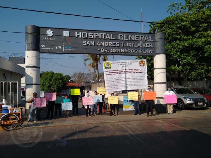 Protestan en hospitales y centros de salud del sur por falta de insumos