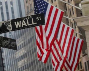Wall Street amanece de malas en abril y cae más de 3 por ciento