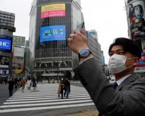 Japón se resiste a volver al estado de alarma pese a récord diario de Covid-19