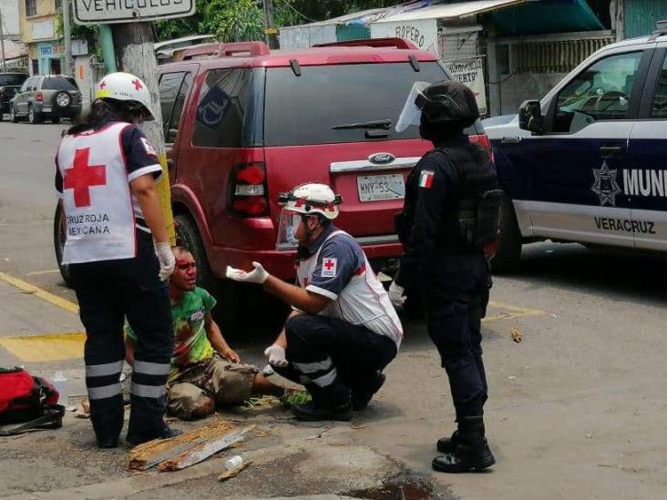 Golpean y amarran a presunto ladrón en calles de Veracruz