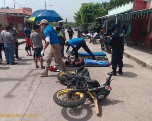 Chocan en Oluta a dos menores de edad en motocicleta