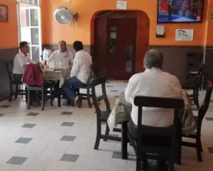 Restaurantes en Coatzacoalcos reanudan labores adaptándose a la Nueva Normalidad