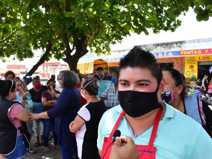 Comerciantes del Mercado Coatzacoalcos intentaron abrir la vialidad
