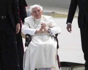 El Vaticano minimiza gravedad de Benedicto XVI